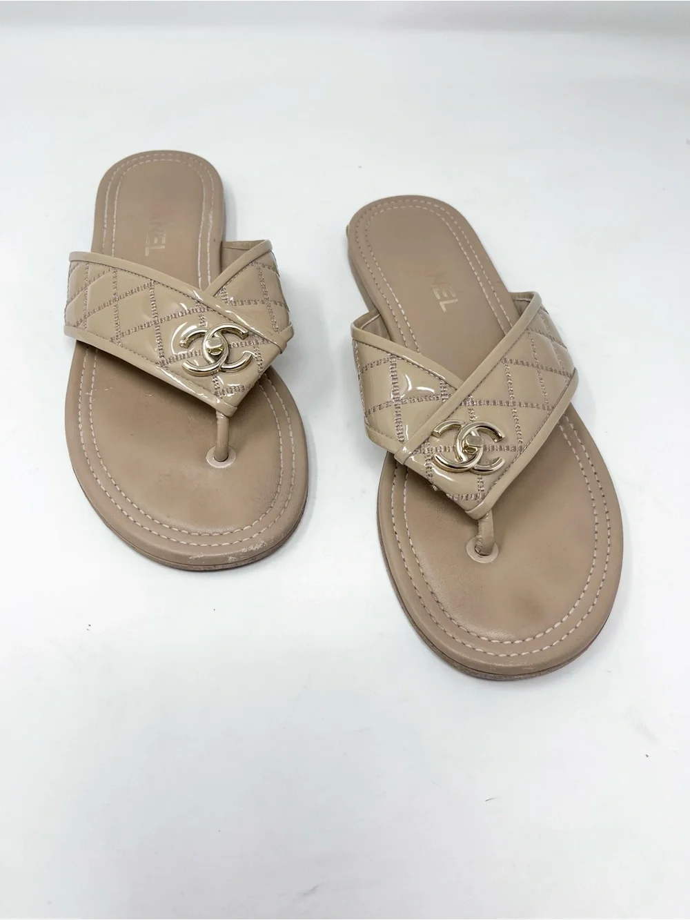 Chanel CC Turnlock Quilted Sandal Tan Patent Leather Thong Flat size 38.5 EU